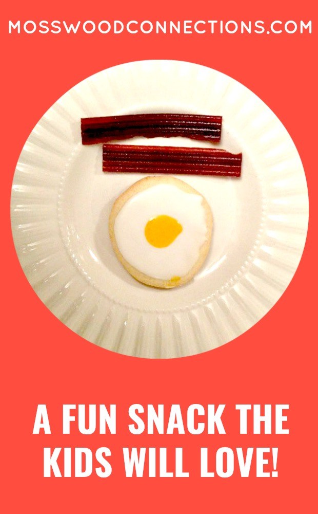 Bacon-and-Eggs-Edible-Art.-A-Fun-Snack-the-Kids-Will-Love #funsnacksforkids #mosswoodconnections
