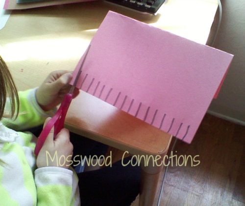 Fine Motor Flower Fiesta is packed full of skills: Hand strength, pincer grasp, visual-spatial skills, proprioception exercise, scissor & pre-writing skills #mosswoodconnections #finemotor #scissorskills #crafts